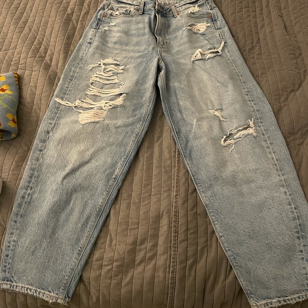 american eagle mom jeans